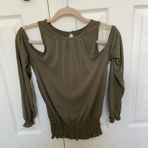 Abercrombie & Fitch cut out Shoulder top